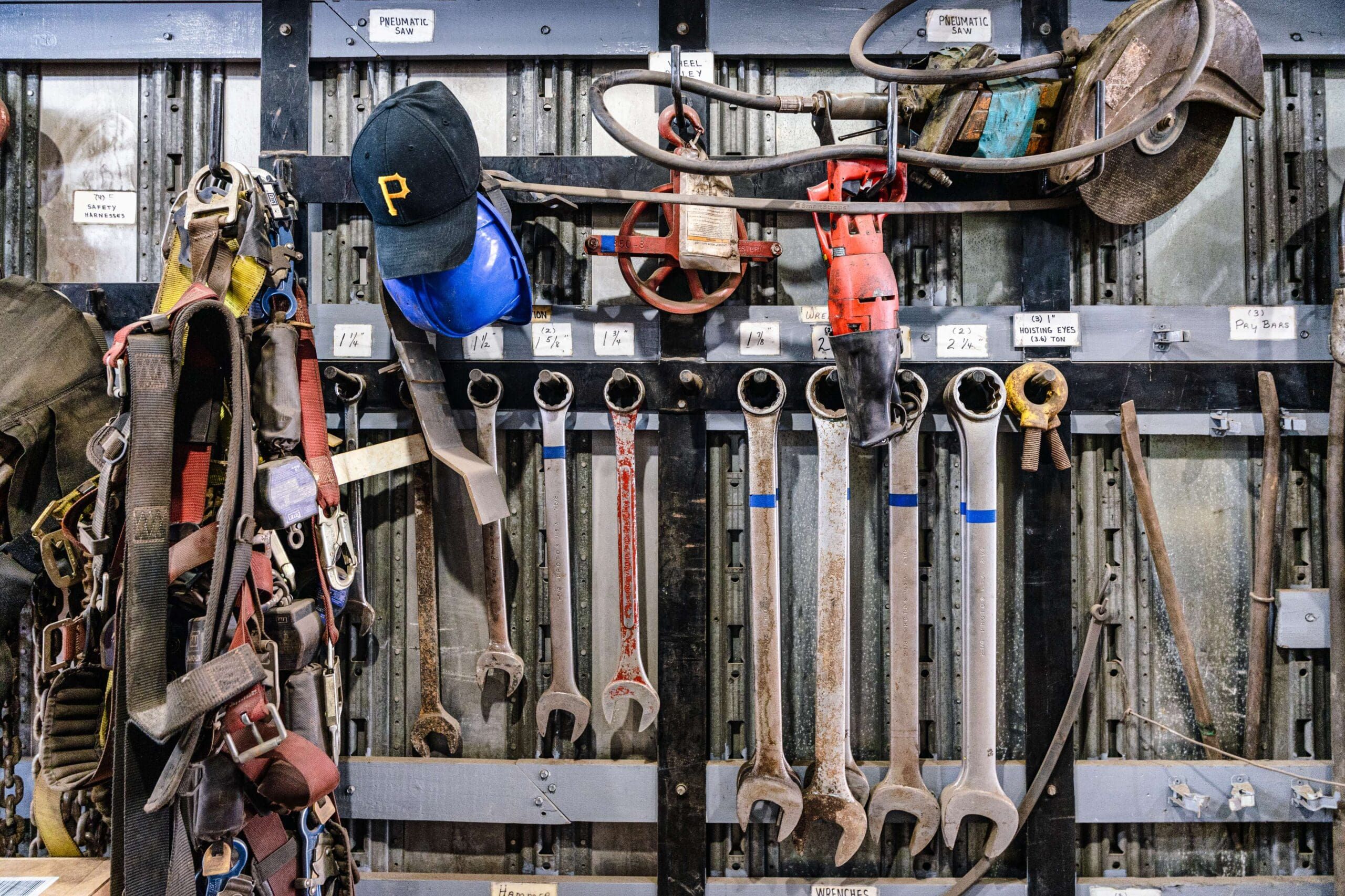 UIR rigging and hydraulic equipment